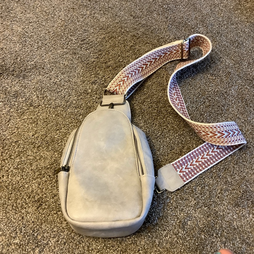 Stylish light gray Crossbody Bag with Patterned Strap